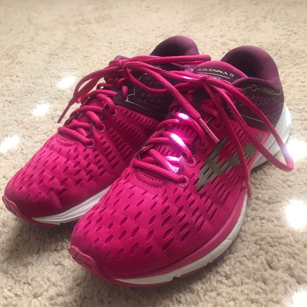 Brooks Ravenna athletic running shoes